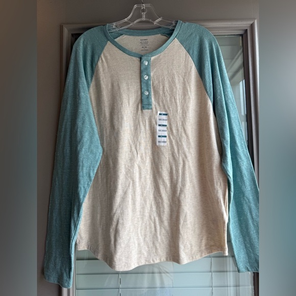 Old Navy Soft-Washed Color-Blocked Henley Shirt Size M Long Sleeve NWT neutral - Picture 2 of 14